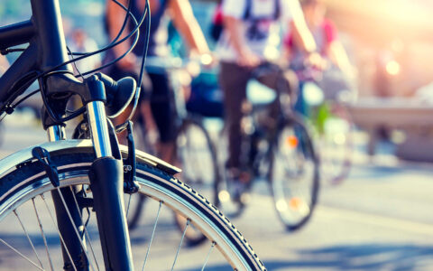 roue de vélo en premier plan