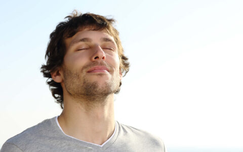 homme qui respire