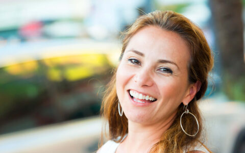 femme souriante