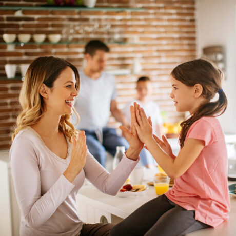famille dans une cuisine
