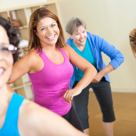 femmes faisant de la gym