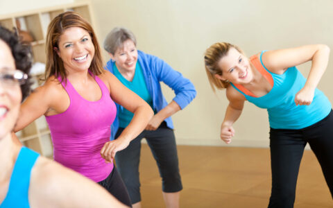 femmes faisant de la gym