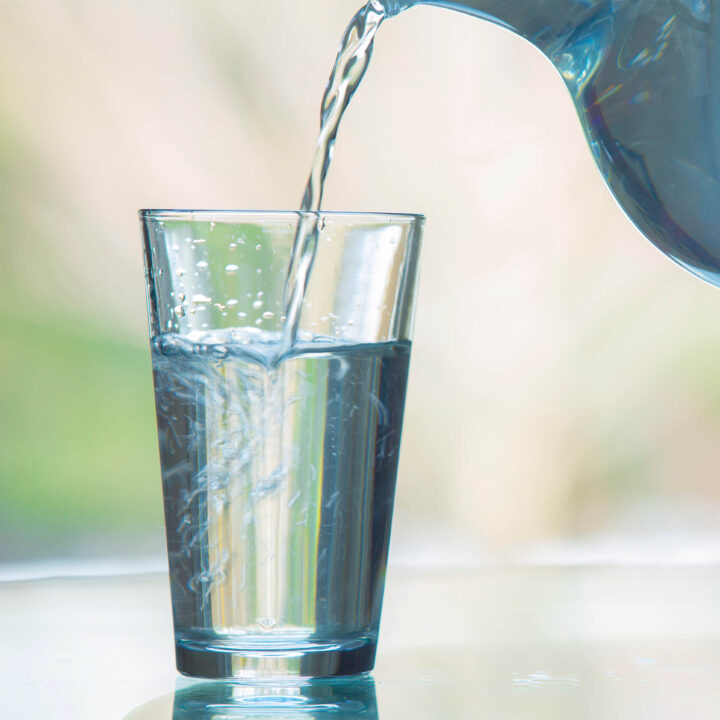 carafe et verre d'eau