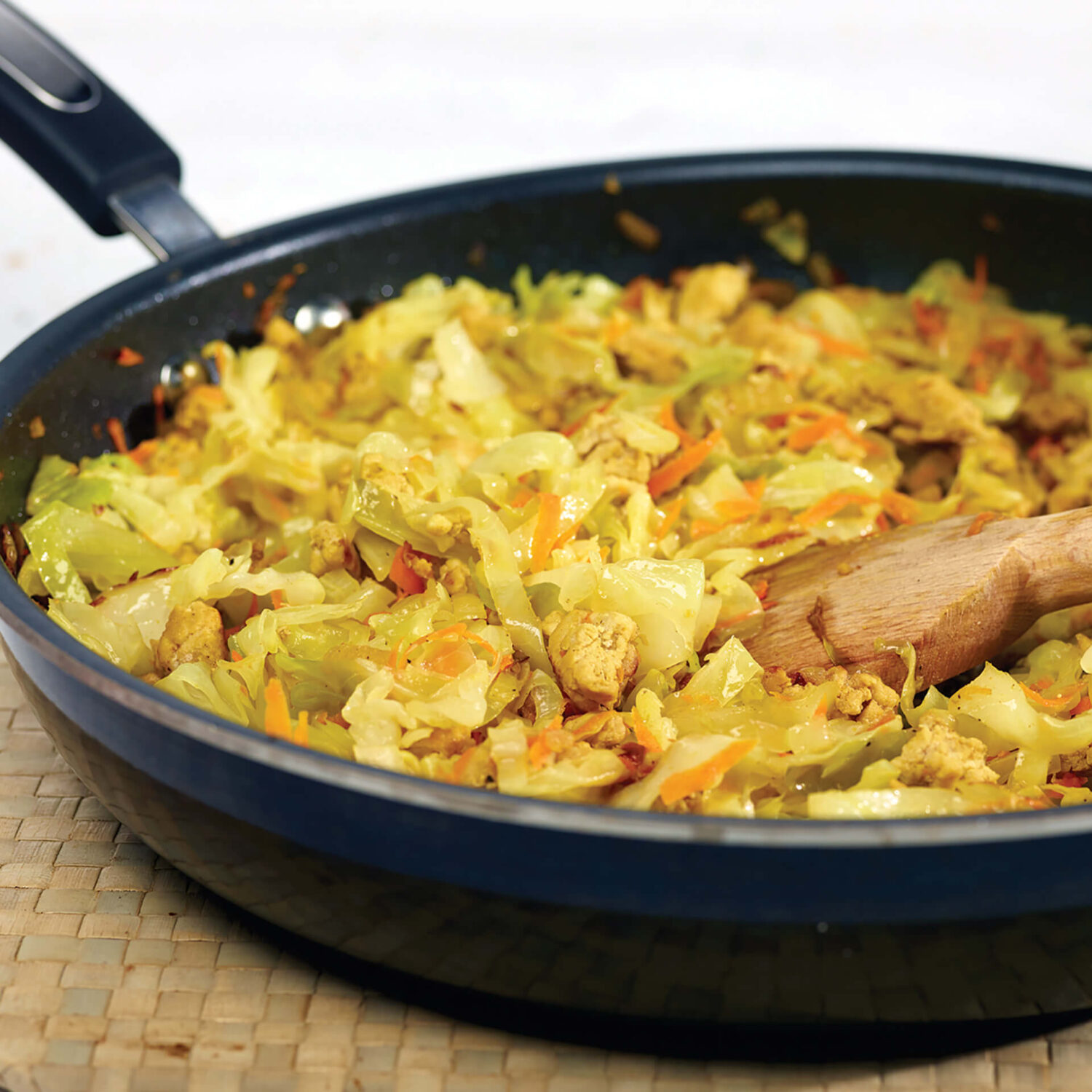 sauté de chou asiatique dans une casserole