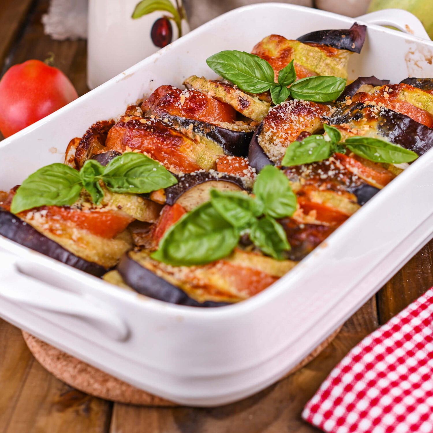 plat de lasagnes sauce tomate et basilic