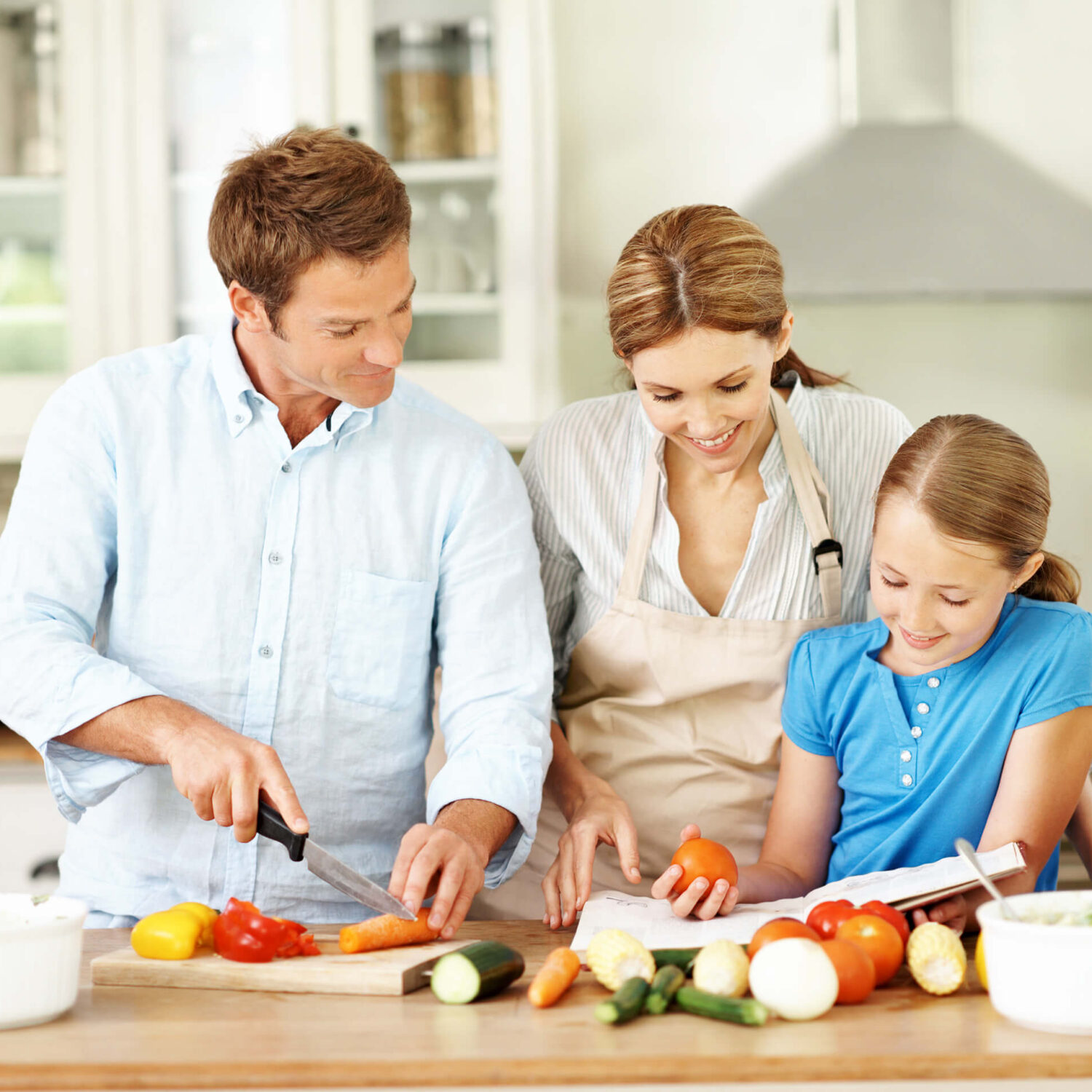 famille prépare le repas