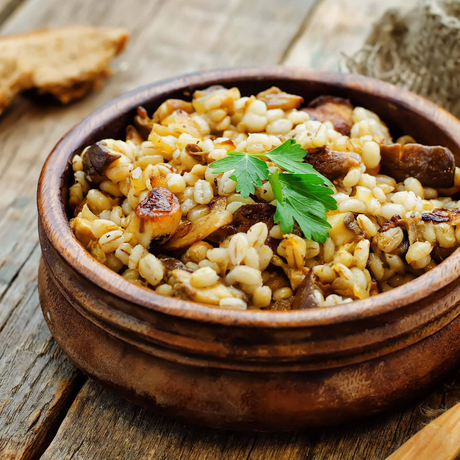 plat d'orge et champignons