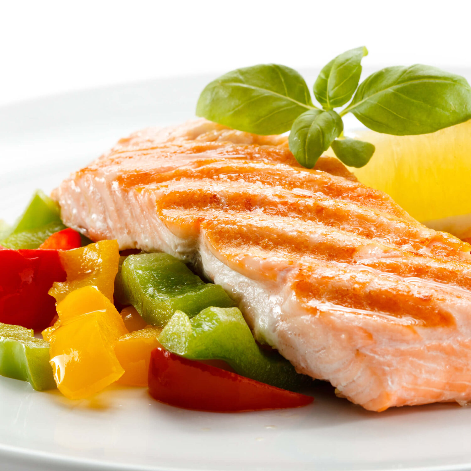 tranche de saumon et légumes