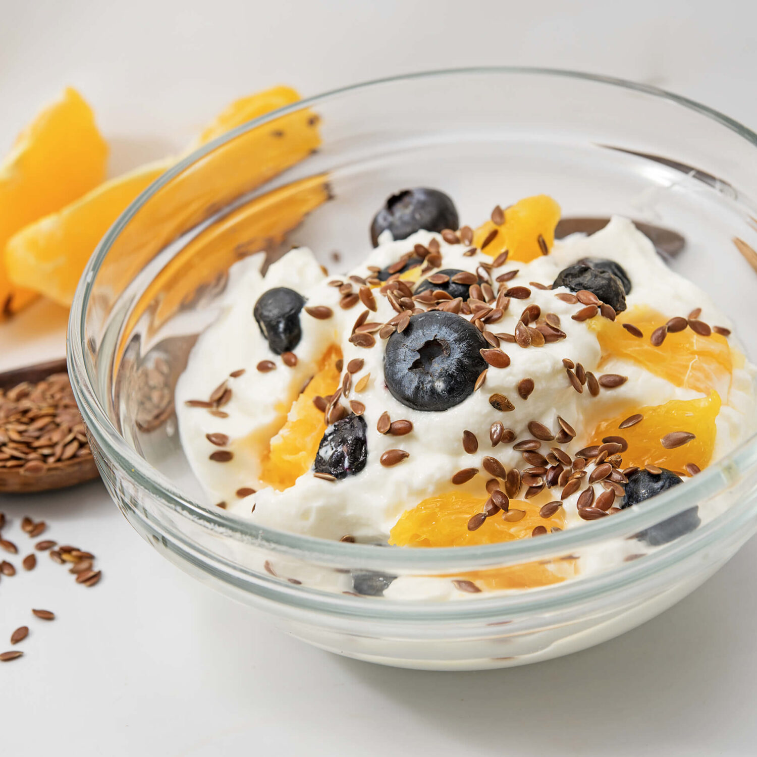 ricotta de crème orange et bleuets dans petit bol