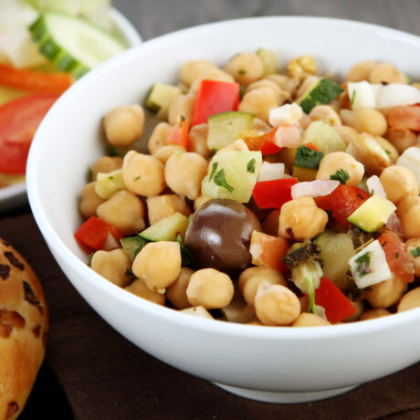 bol de salade de pois chiches et feta