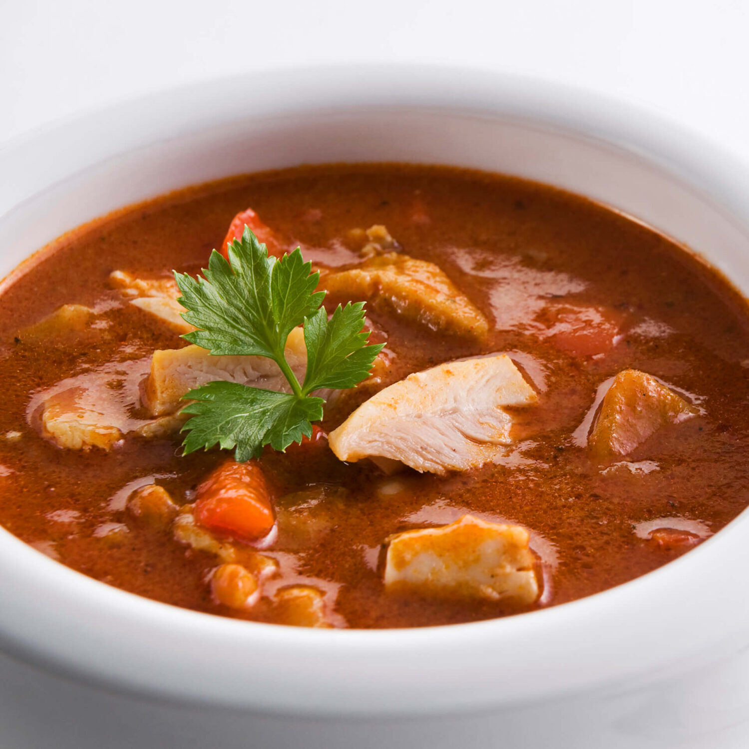 bol de soupe au poulet et légumes