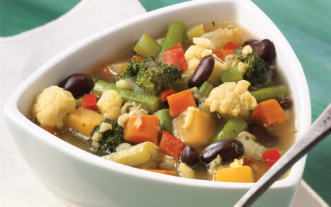 bol de soupe de légumes