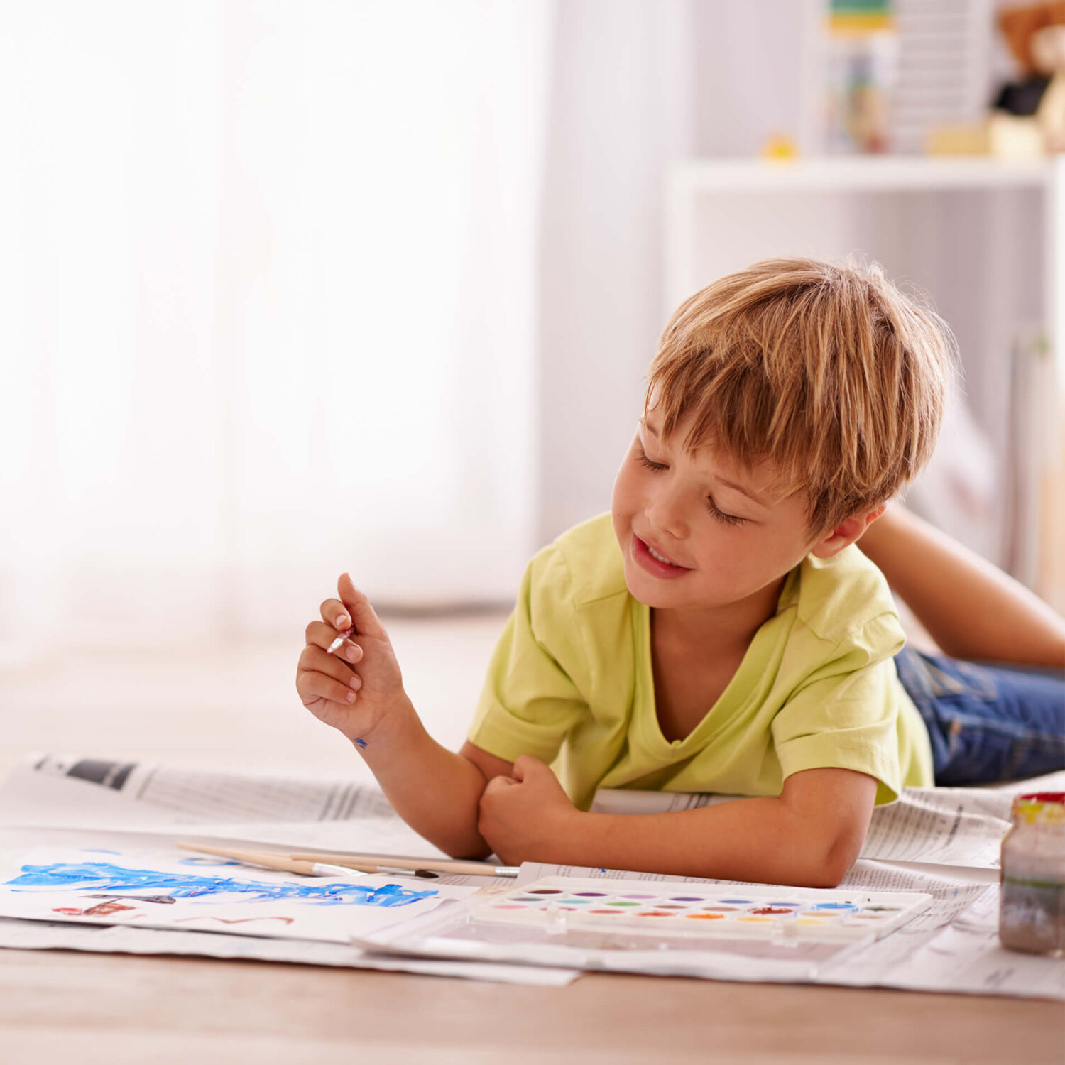 enfant qui peint