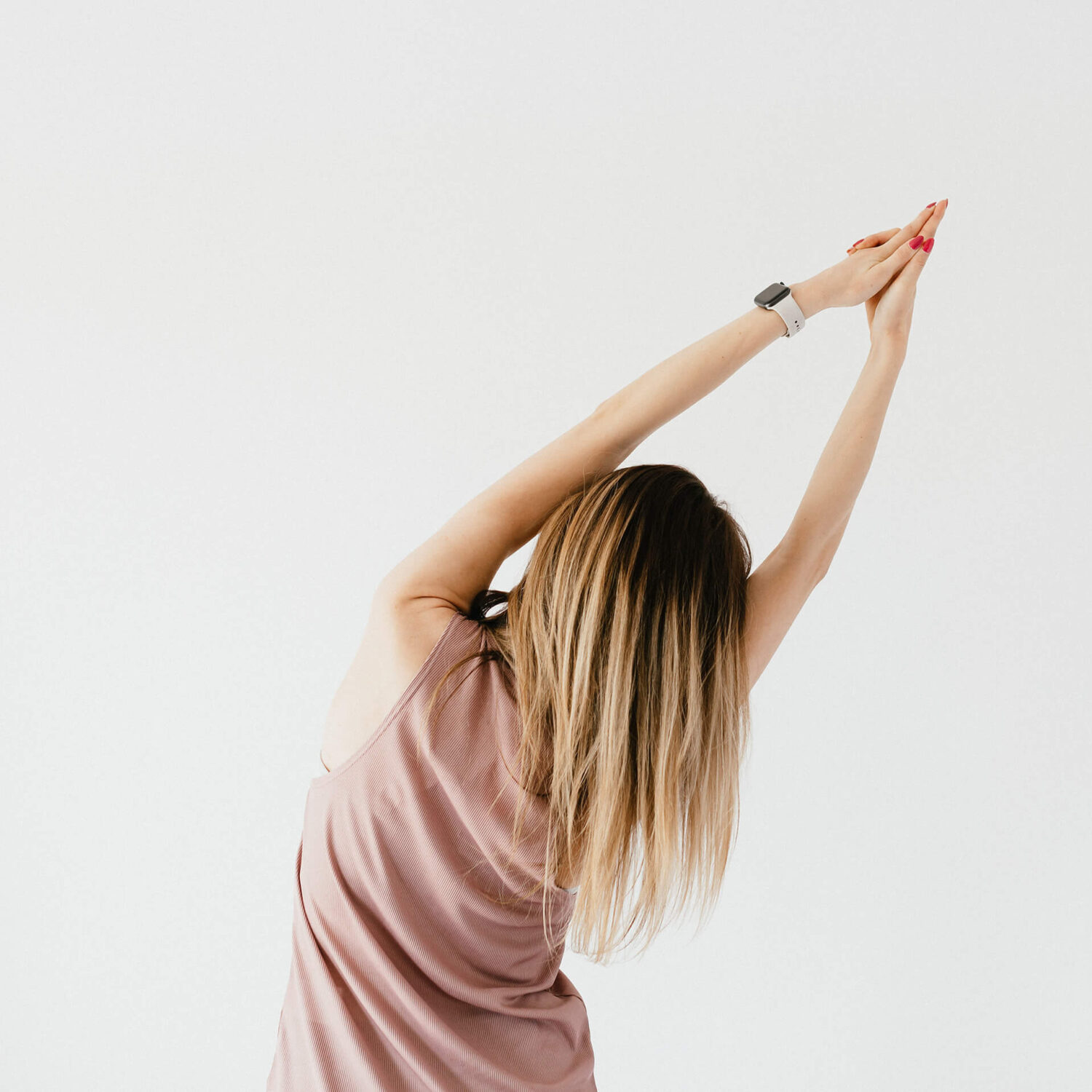 femme faisant des exercice d'étirements