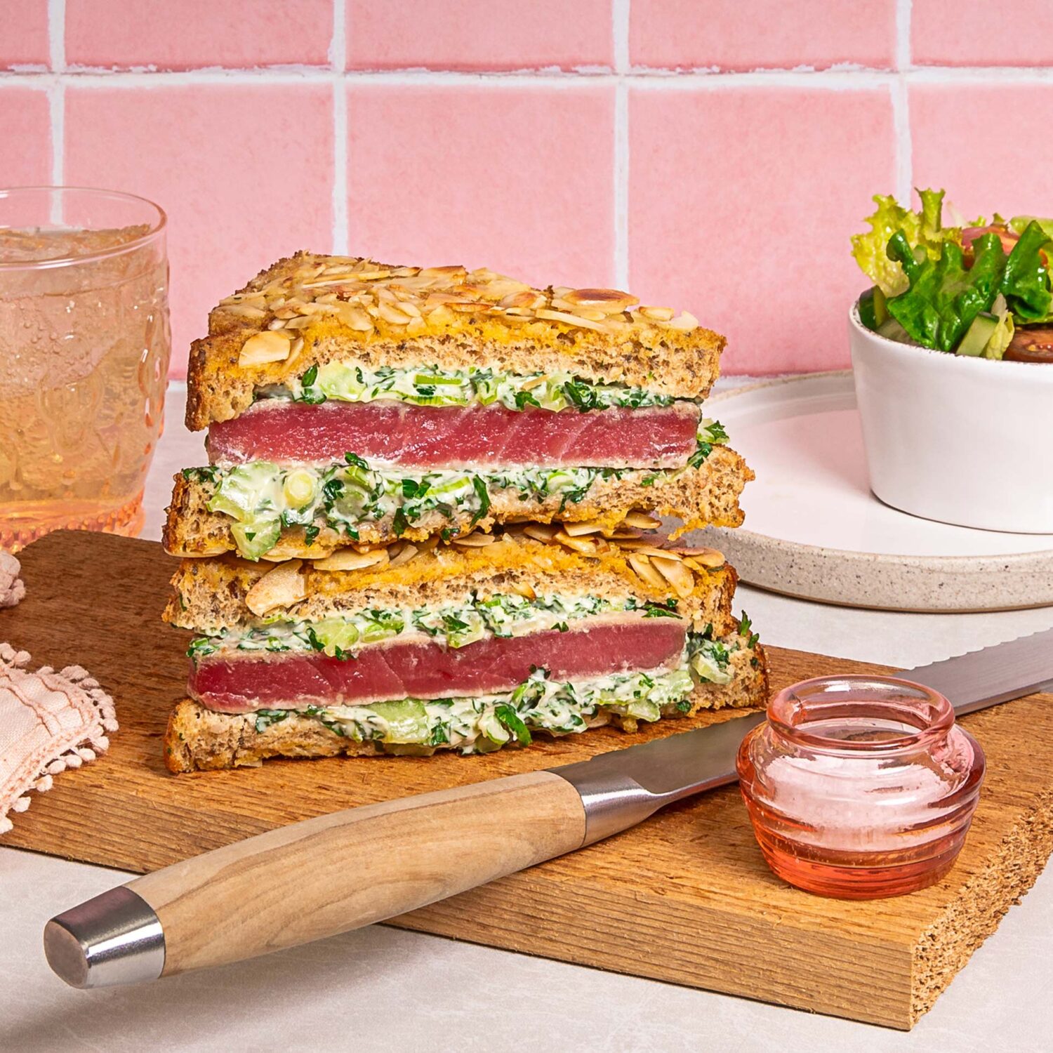 Sandwich au thon frais en croûte d’amandes