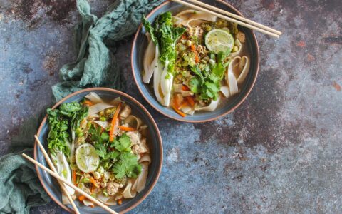 Soupe poulet et nouilles à l’asiatique