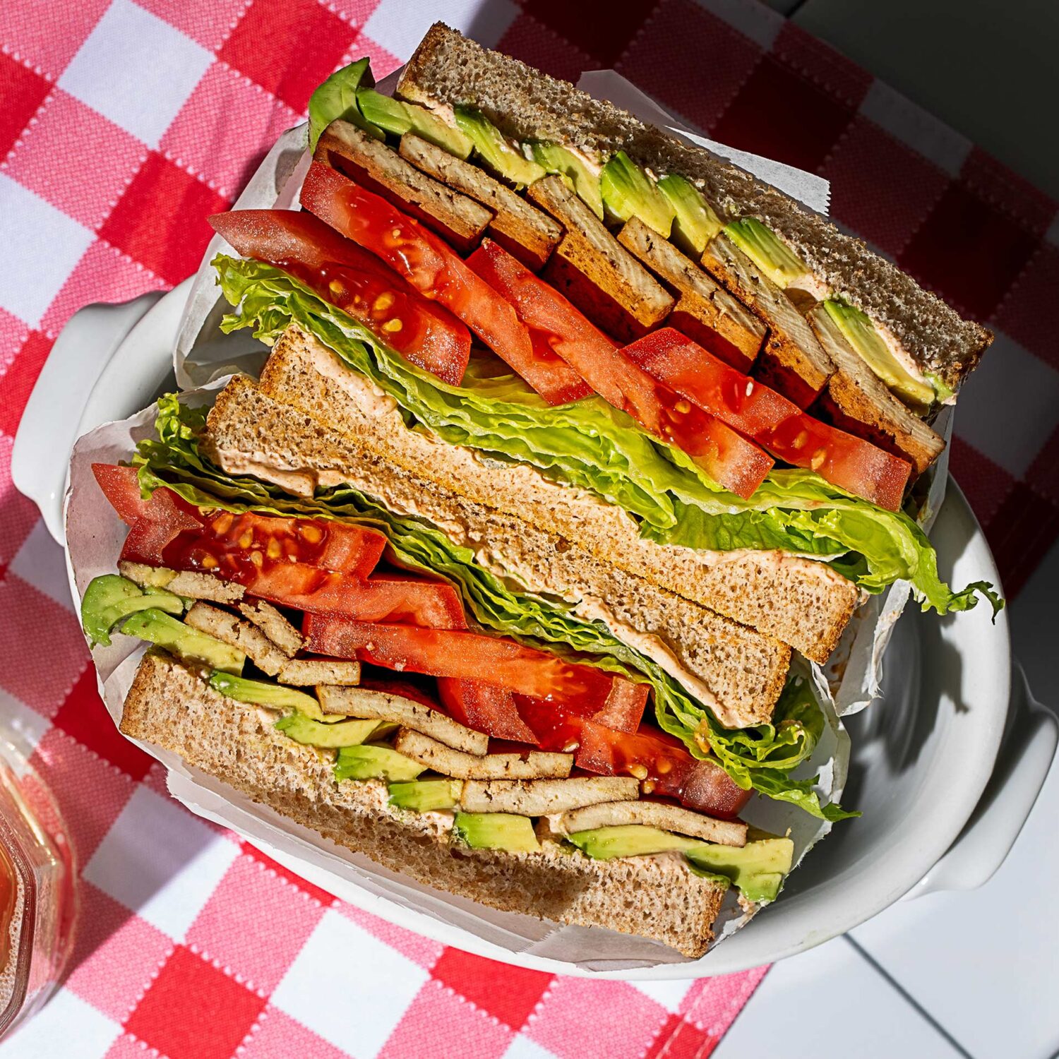 Sandwich TLT Tofu Laitue Tomate recette de Hubert Cormier