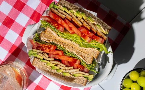 Sandwich TLT Tofu Laitue Tomate recette de Hubert Cormier