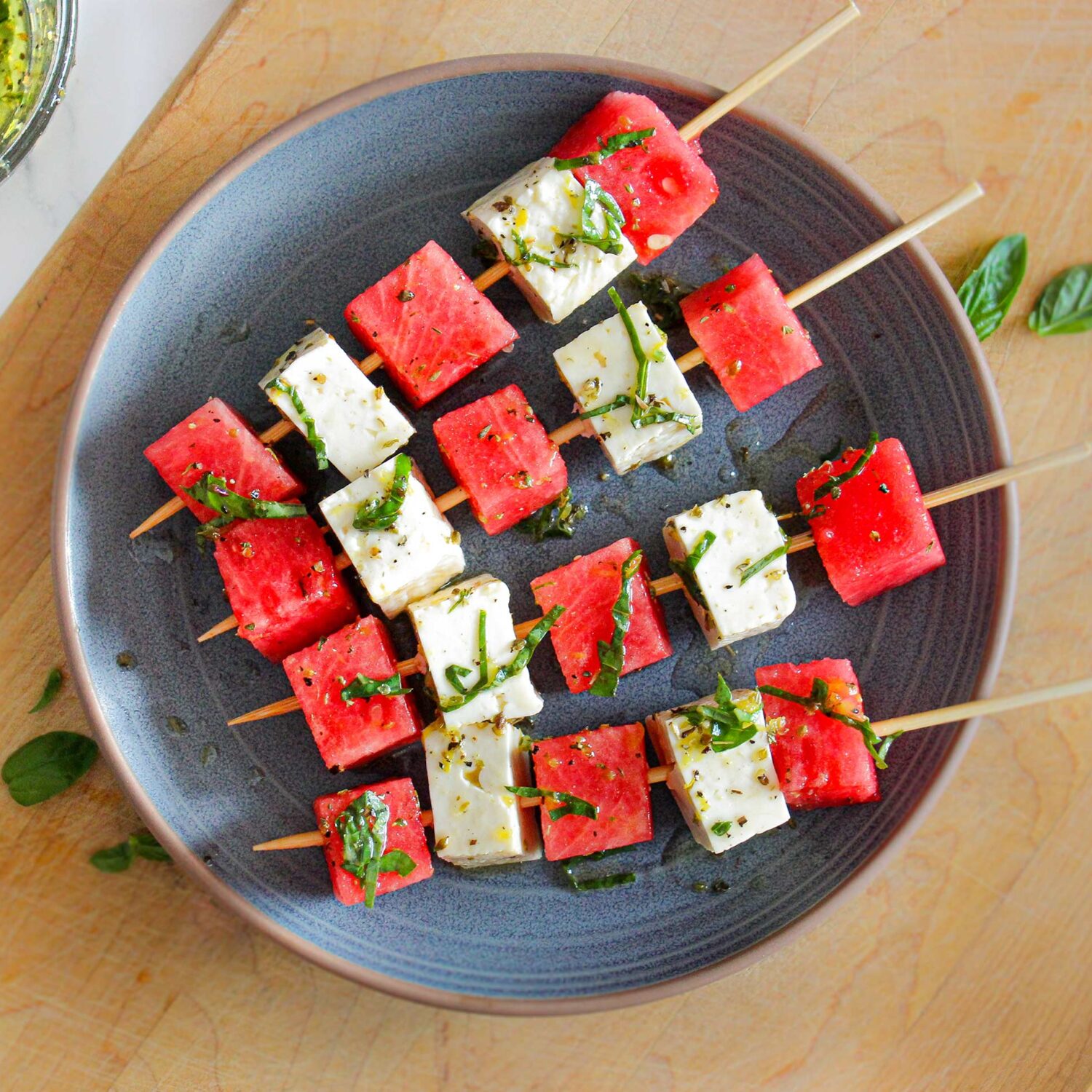 Brochettes de halloumi et de melon d’eau grillés