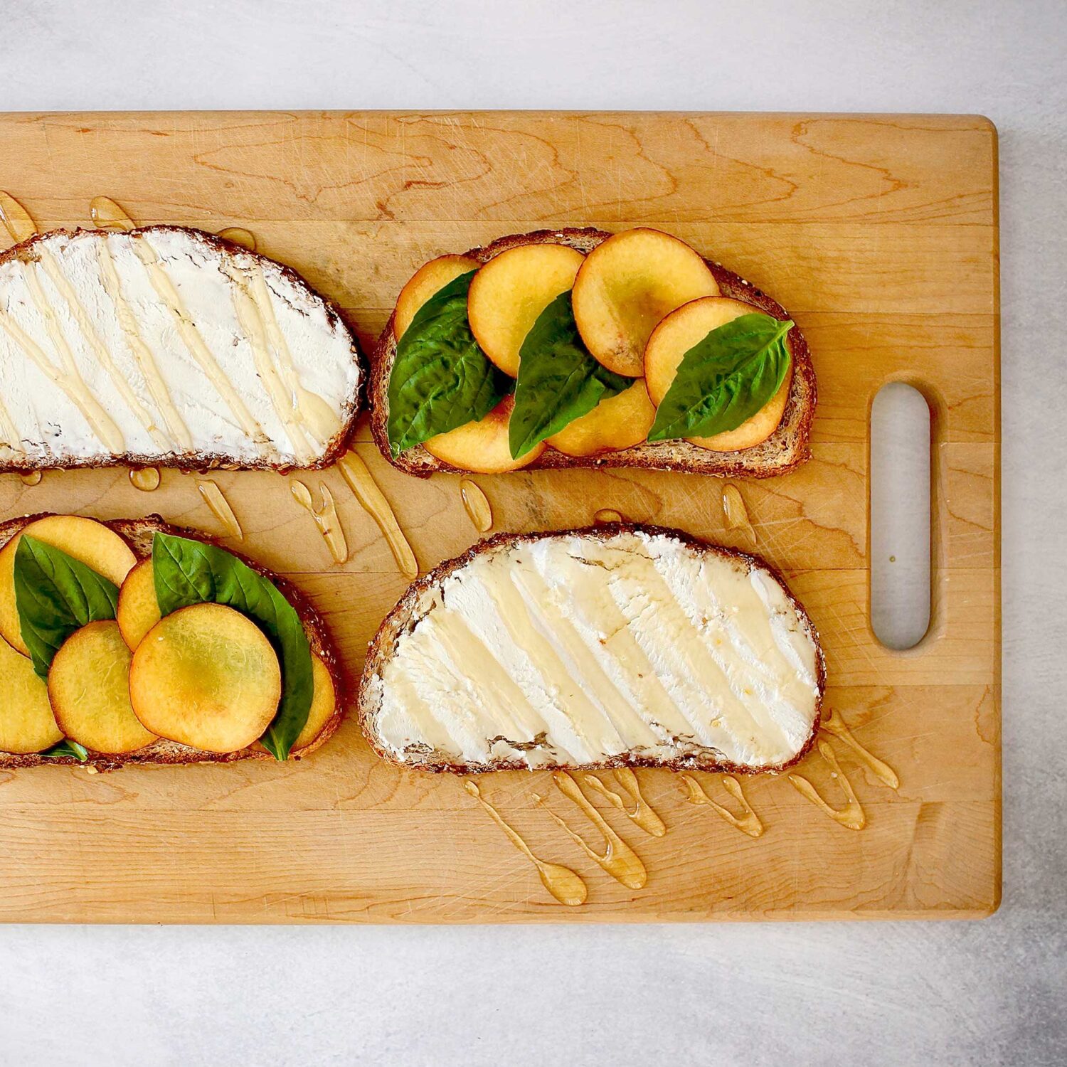 Sandwich pêche et fromage à la crème, façon grilled cheese