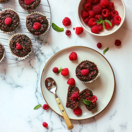 Muffins aux lentilles, chocolat et framboises