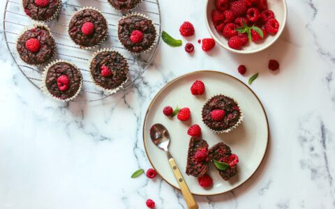 Muffins aux lentilles, chocolat et framboises