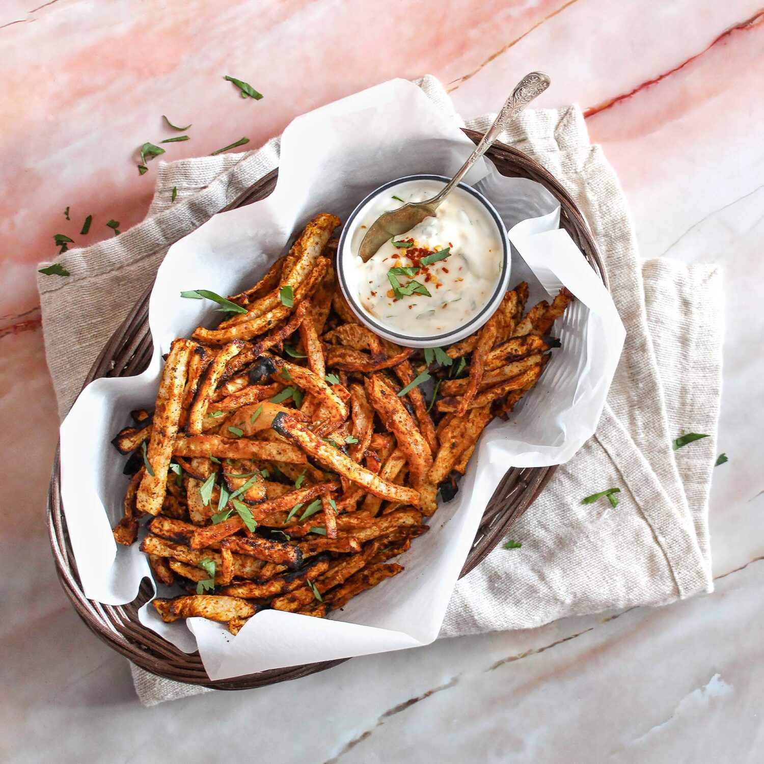 Frites de céleri-rave au four, trempette à la lime