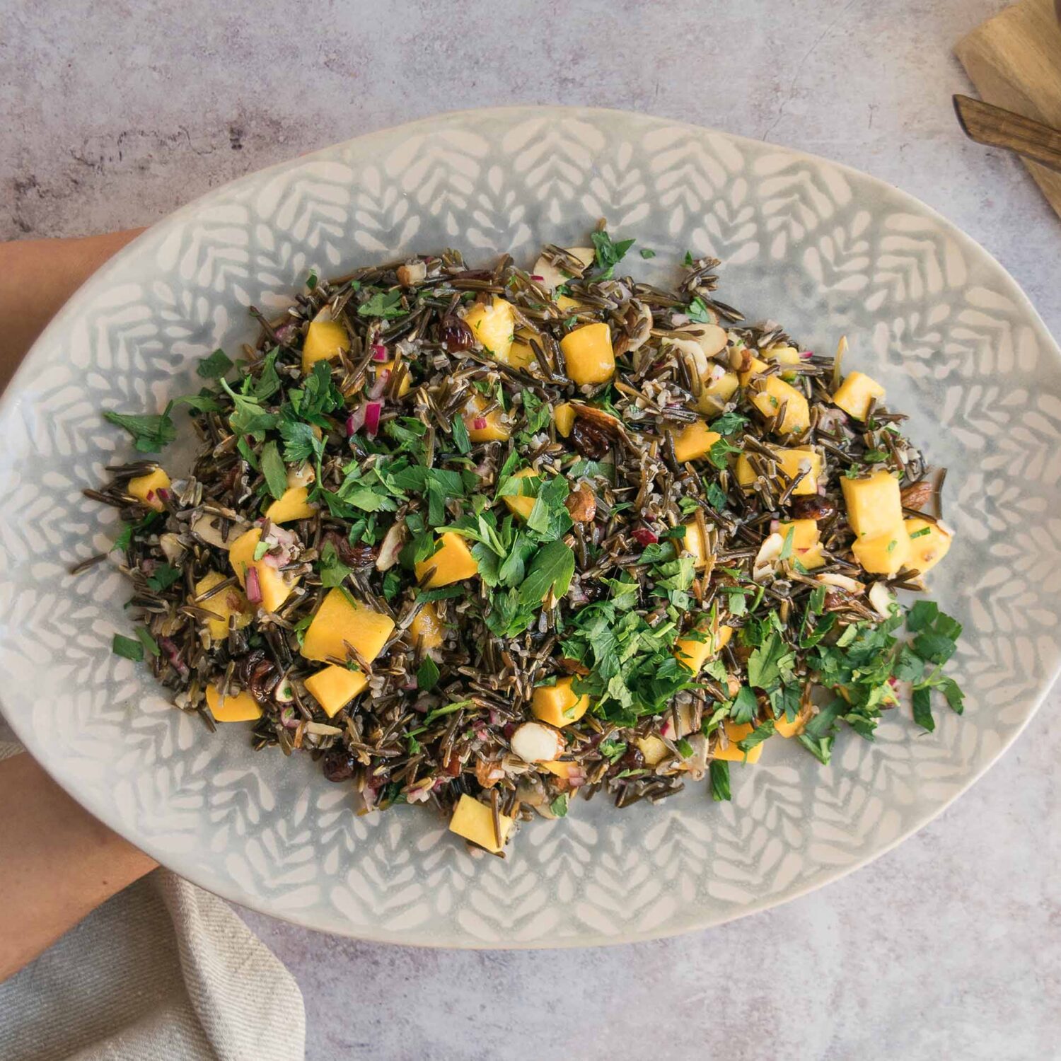 Salade de riz sauvage sucrée-salée