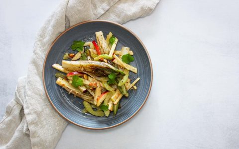 Salade d’endives grillées, pomme du Québec et érable