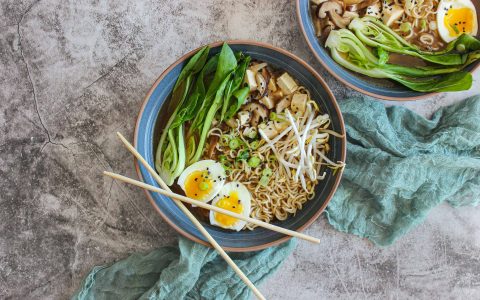 Soupe ramen miso et champignons
