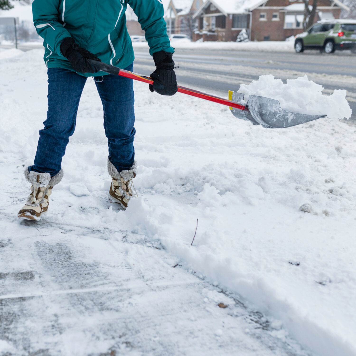 Pelleter la neige: dur pour le cœur!