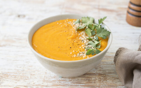 Potage carottes, panais, et lentilles corail