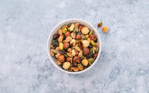 Collation: mélange sucré-salé pour la randonnée