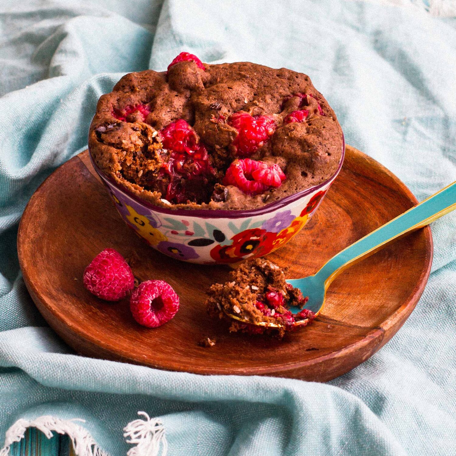 gâteau chocolat framboises dans une tasse