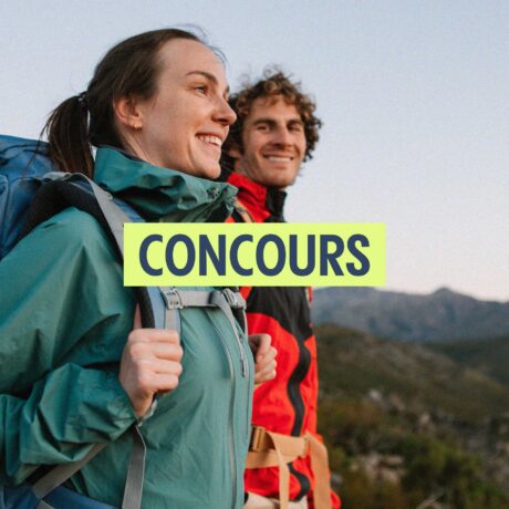 deux personnes en randonnée