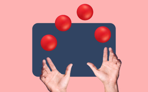 mains et balles rouges